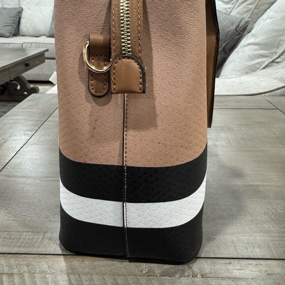 Elegant Multi-Color Tote - Picture 3 of 12